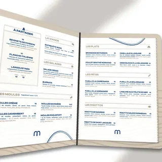 Menu ouvert du restaurant La Marina, pages crème bordées de cordages