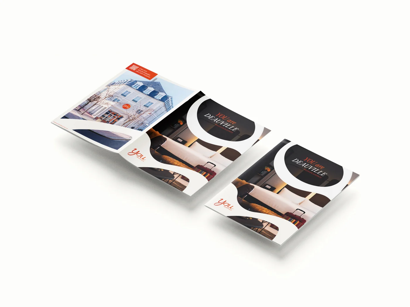 Brochure business YOU Deauville : couverture et dos posés à plat, photos d'hôtel et disque orange