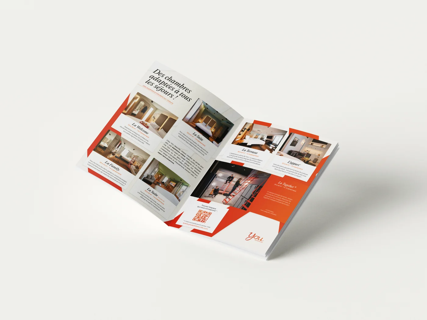 Double page de la brochure consacrée aux chambres, photos et blocs orange